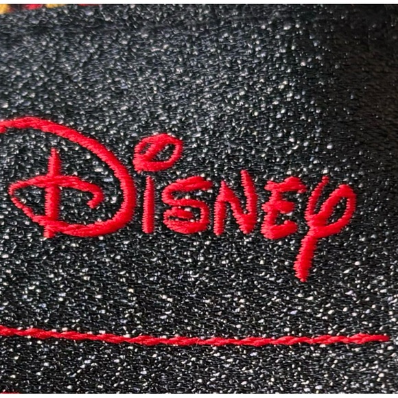 Disney Men Mickey/Goofy. Size Medium. Loose Fit. Heavy Weight. Pit to Pit 23” - Picture 7 of 7